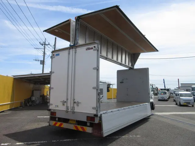 いすゞ フォワード 2RG-FRR90T2(2WD)の写真4