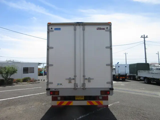 いすゞ フォワード 2RG-FRR90T2(2WD)の写真8