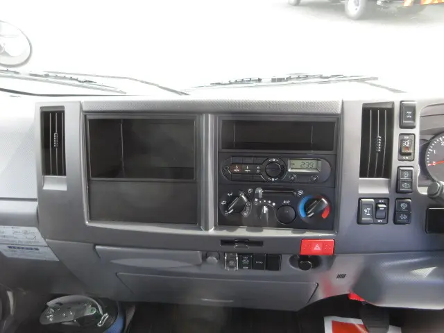 いすゞ エルフ TRG-NLS85AN(4WD)の写真14