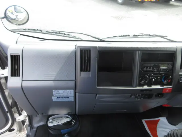 いすゞ エルフ TRG-NLS85AN(4WD)の写真15