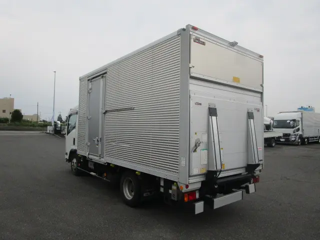 いすゞ エルフ 2RG-NPR88AN(2WD)の写真3