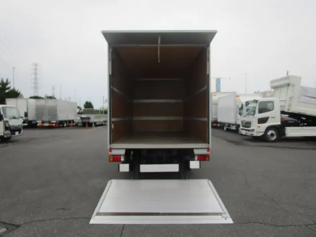 いすゞ エルフ 2RG-NPR88AN(2WD)の写真8