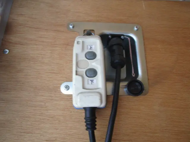 いすゞ エルフ 2RG-NPR88AN(2WD)の写真13