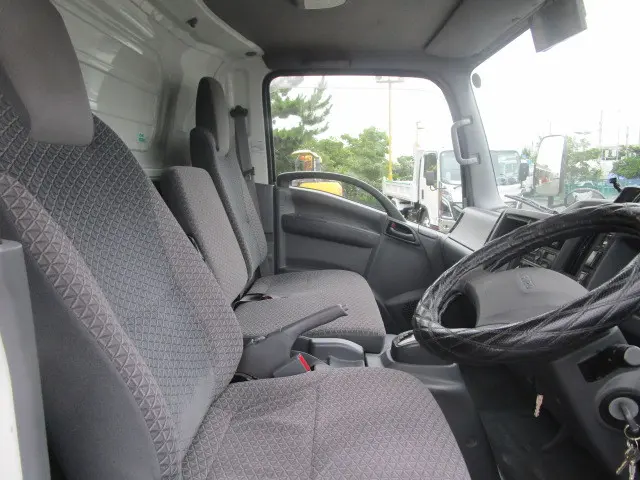 いすゞ エルフ 2RG-NPR88AN(2WD)の写真16