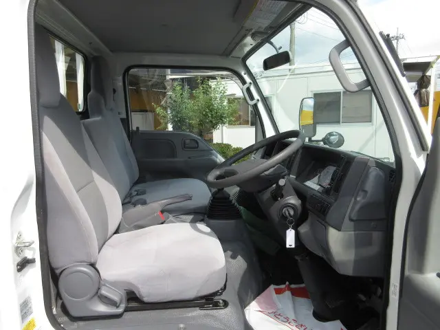 いすゞ エルフ TRG-NHS85A(4WD)の写真10