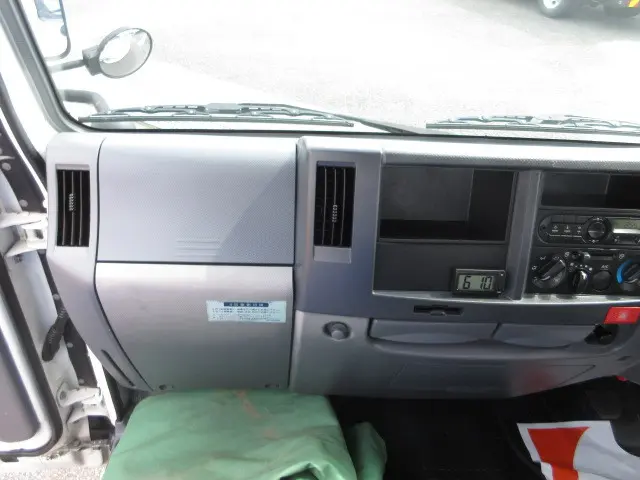いすゞ エルフ TRG-NHS85A(4WD)の写真13