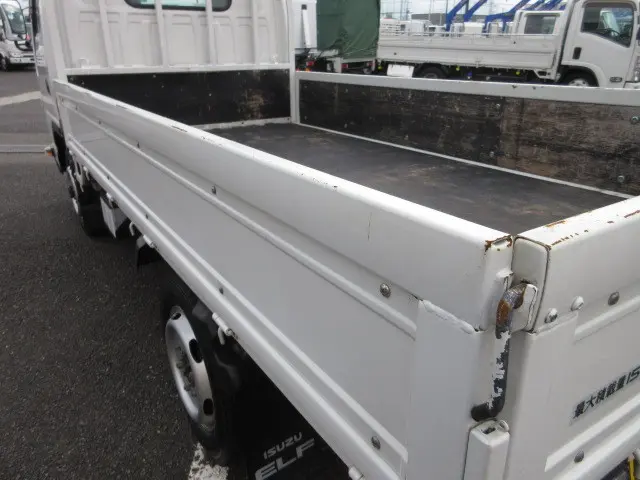 いすゞ エルフ TRG-NHS85A(4WD)の写真38