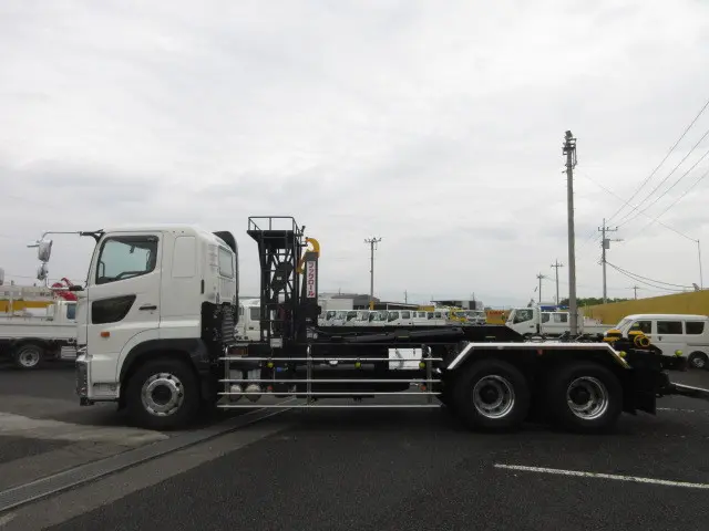 日野 プロフィア 2DG-FS1AJE(6x4)の写真5
