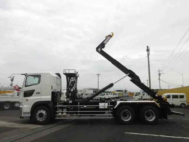 日野 プロフィア 2DG-FS1AJE(6x4)の写真12