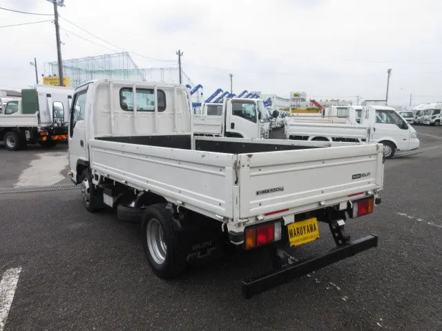 いすゞ エルフ 2RG-NHR88A(2WD)の写真3