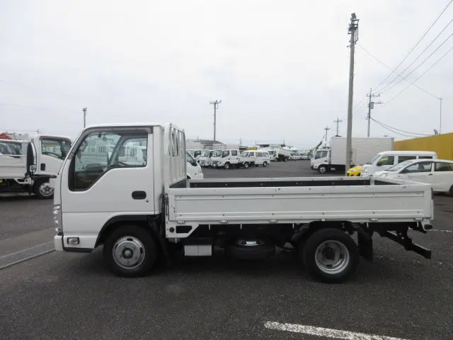 いすゞ エルフ 2RG-NHR88A(2WD)の写真5