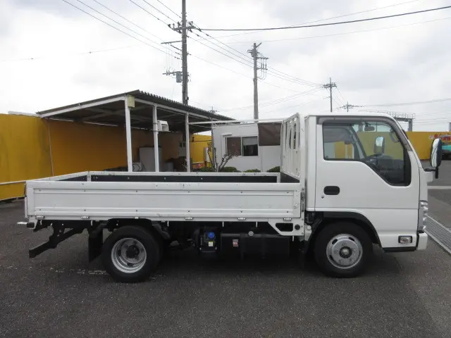 いすゞ エルフ 2RG-NHR88A(2WD)の写真6