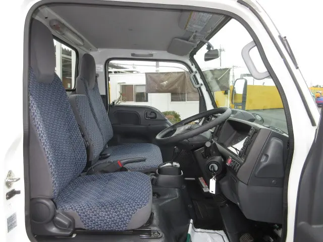 いすゞ エルフ 2RG-NHR88A(2WD)の写真14
