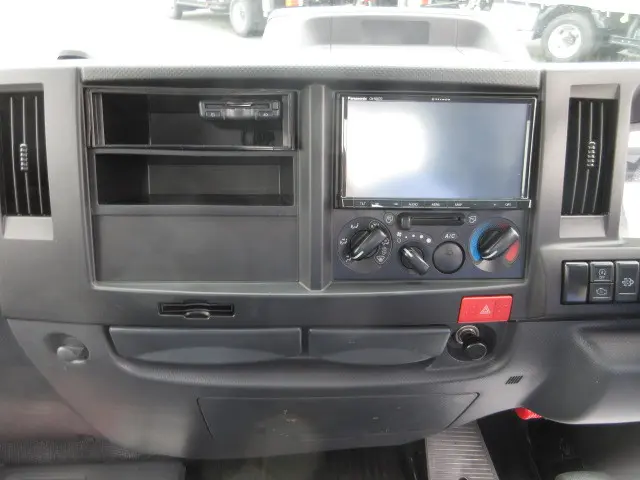 いすゞ エルフ 2RG-NHR88A(2WD)の写真17