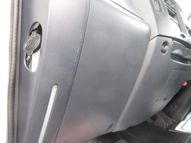 いすゞ エルフ 2RG-NHR88A(2WD)の写真23