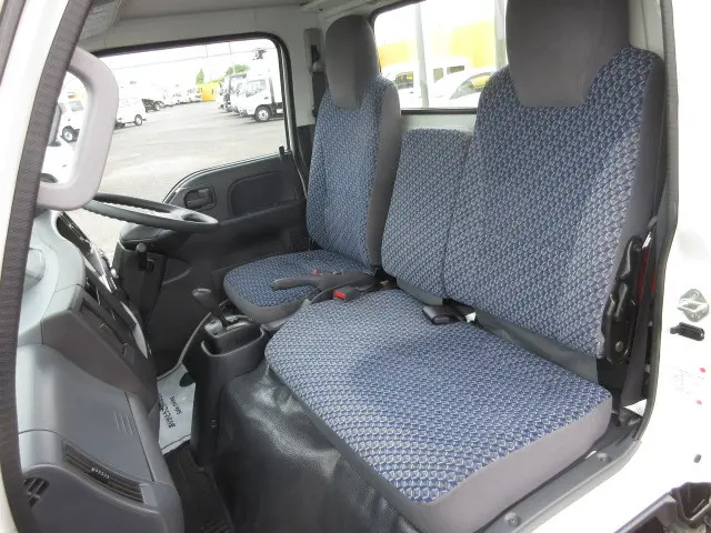いすゞ エルフ 2RG-NHR88A(2WD)の写真24