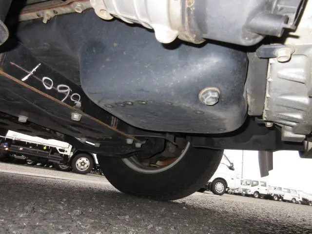 いすゞ エルフ 2RG-NHR88A(2WD)の写真35