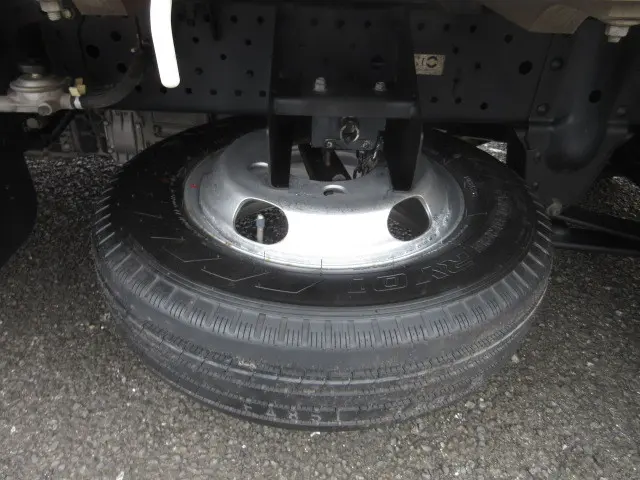 いすゞ エルフ 2RG-NHR88A(2WD)の写真48