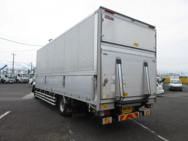 いすゞ フォワード 2RG-FTR90V2(2WD)の写真7
