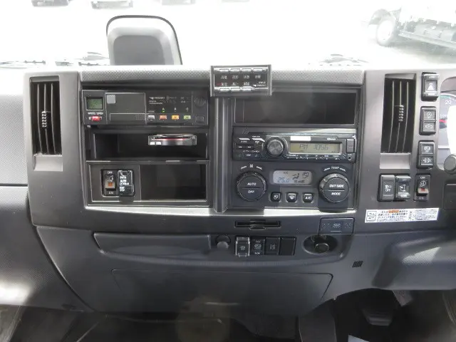 いすゞ フォワード 2RG-FTR90V2(2WD)の写真23