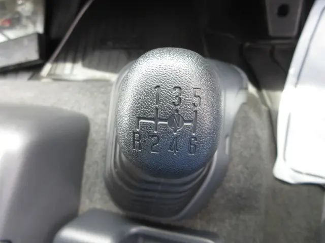 いすゞ フォワード 2RG-FTR90V2(2WD)の写真27
