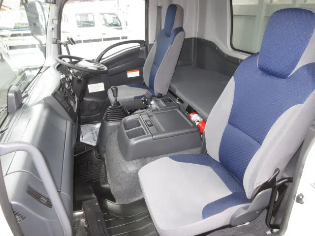 いすゞ フォワード 2RG-FTR90V2(2WD)の写真29