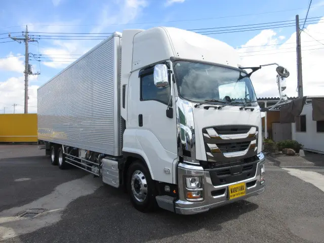 いすゞ ギガ 2PG-CYY77DU(6x4)の写真2