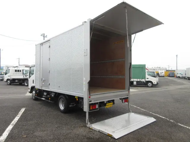 いすゞ エルフ 2RG-NPR88AN(2WD)の写真9