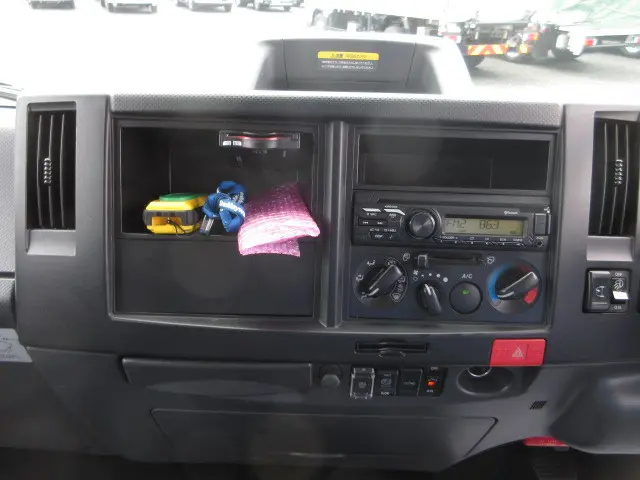 いすゞ エルフ 2RG-NPR88AN(2WD)の写真24