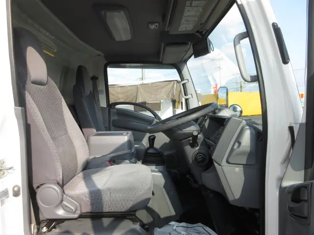 いすゞ エルフ 2RG-NPR88YN(2WD)の写真18