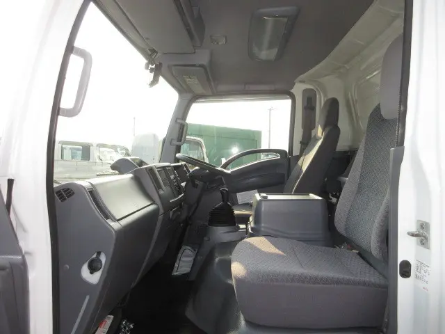 いすゞ エルフ 2RG-NPR88YN(2WD)の写真26