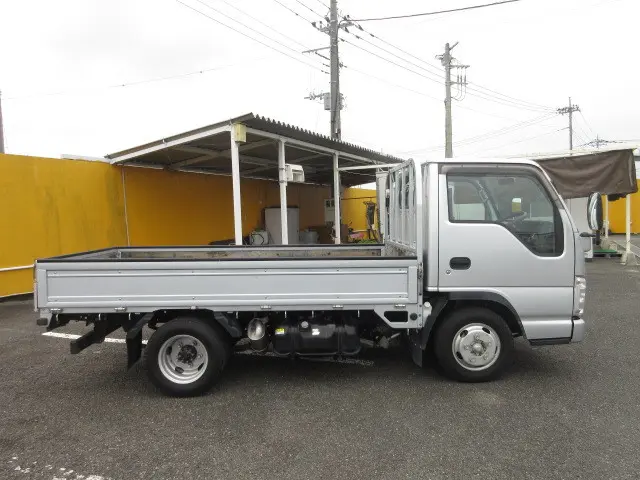 いすゞ エルフ BKG-NHR85A(2WD)の写真4