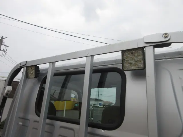 いすゞ エルフ BKG-NHR85A(2WD)の写真11