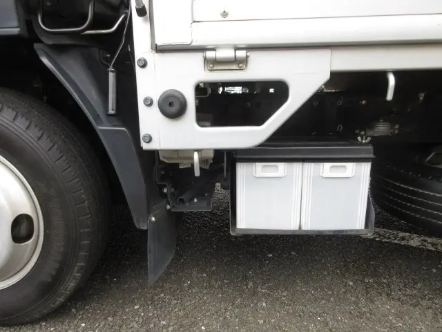 いすゞ エルフ BKG-NHR85A(2WD)の写真38