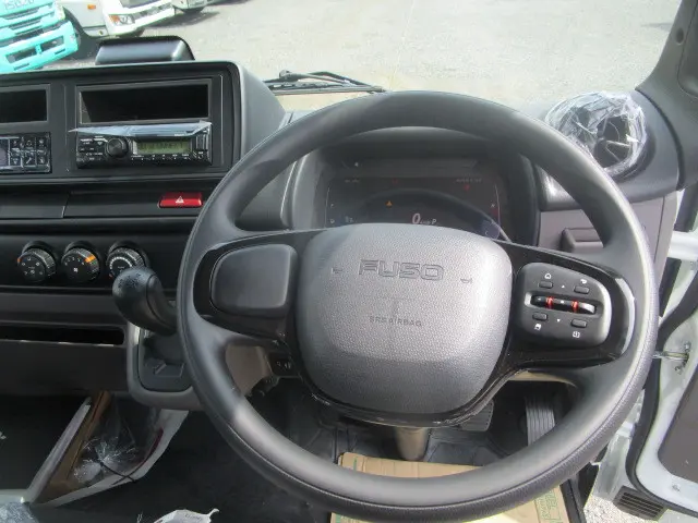 三菱 キャンター 2RG-FBAV0(2WD)の写真9