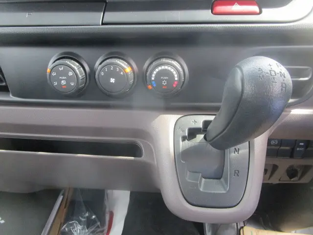 三菱 キャンター 2RG-FBAV0(2WD)の写真13