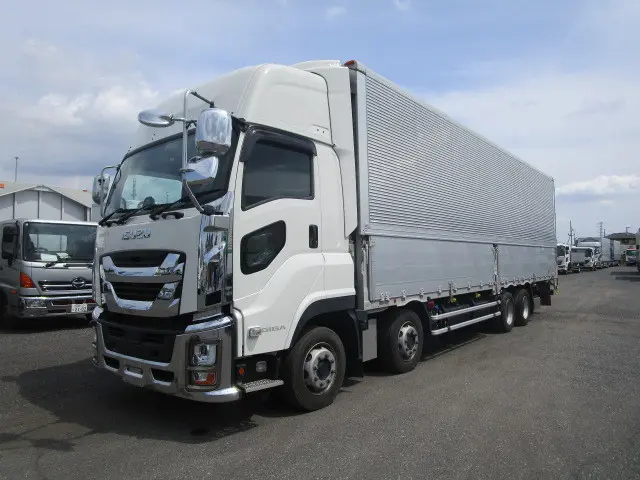 いすゞ ギガ 2PG-CYJ77D(8x4)の写真1