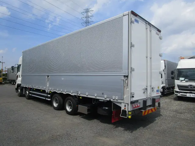 いすゞ ギガ 2PG-CYJ77D(8x4)の写真3