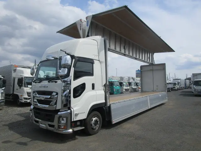 いすゞ ギガ 2PG-CYJ77D(8x4)の写真7
