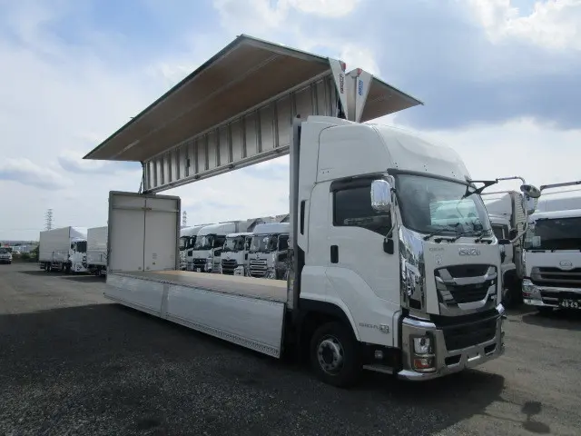 いすゞ ギガ 2PG-CYJ77D(8x4)の写真8