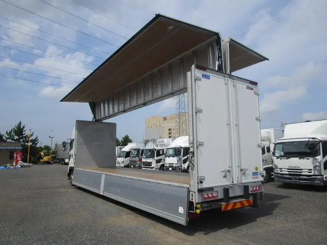 いすゞ ギガ 2PG-CYJ77D(8x4)の写真9