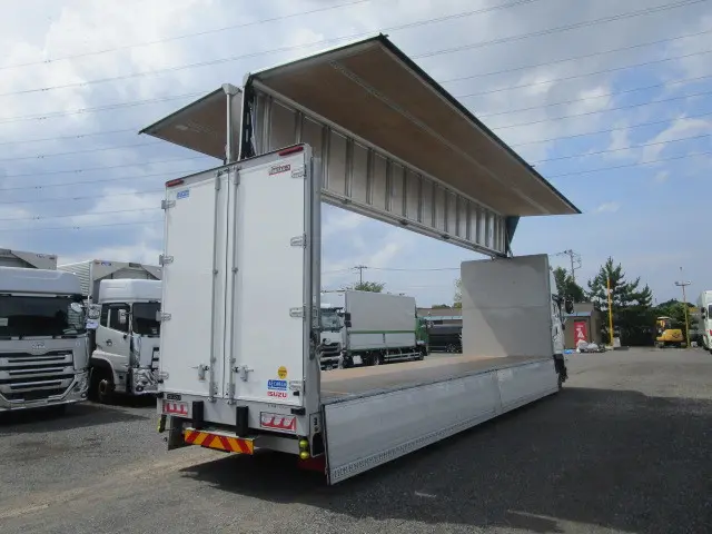 いすゞ ギガ 2PG-CYJ77D(8x4)の写真10