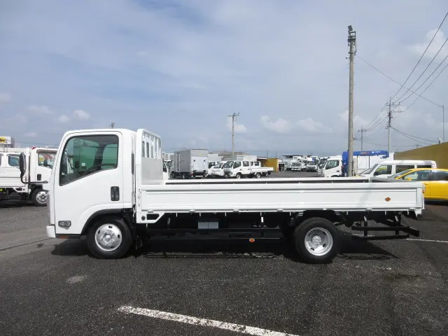 いすゞ エルフ TRG-NMR85AR(2WD)の写真5