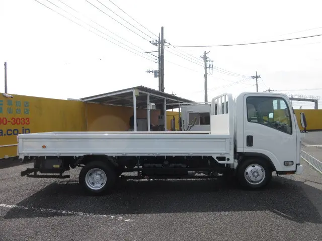 いすゞ エルフ TRG-NMR85AR(2WD)の写真6