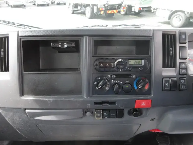 いすゞ エルフ TRG-NMR85AR(2WD)の写真15