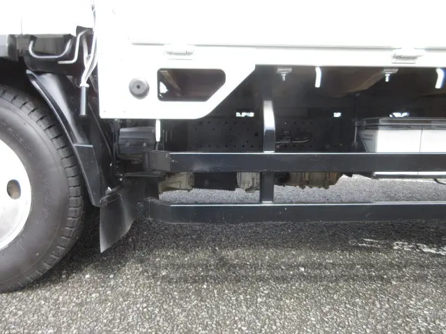 いすゞ エルフ TRG-NMR85AR(2WD)の写真38