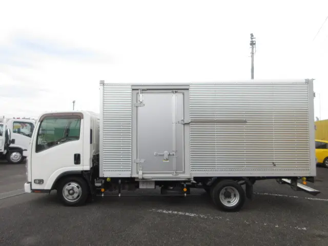 いすゞ エルフ TRG-NLR85AN(2WD)の写真5