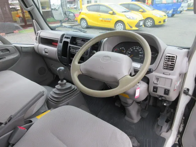 トヨタ ダイナ BDG-XZU508V(2WD)の写真16