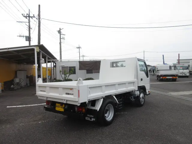 いすゞ エルフ 2PG-NKS88AD(4WD)の写真4