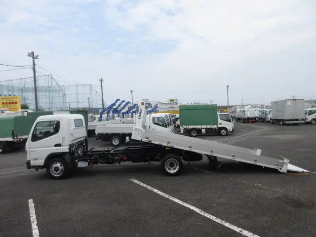 三菱 キャンター 2RG-FEB80(2WD)の写真12